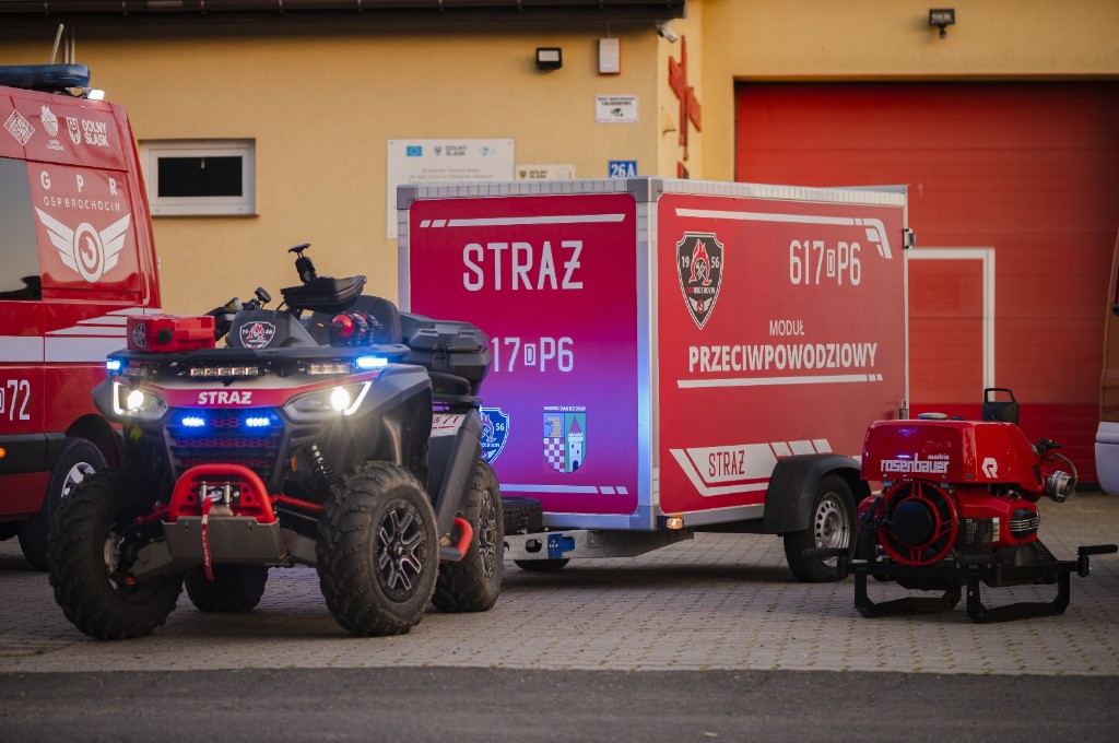 QUAD, moduł przeciwpowodziowy i motopompa – zestaw do działań specjalnych.