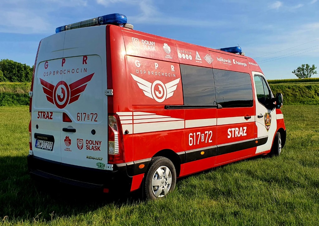 Samochód operacyjny OSP Brochocin przygotowany do akcji.